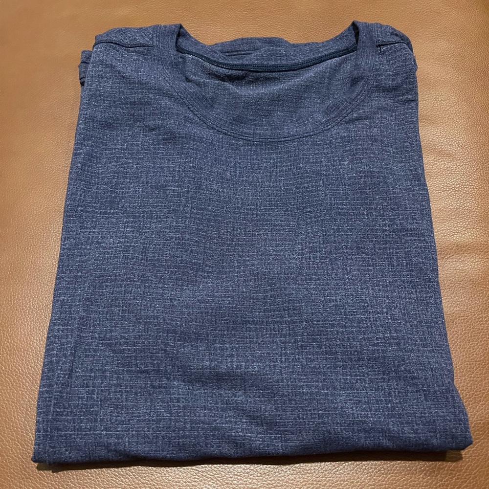 Men’s Lululemon workout shirt
